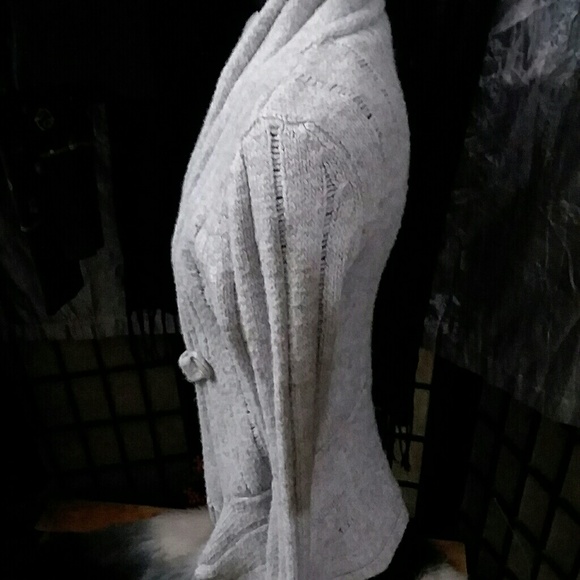 💚Sweater 💚 - Picture 2 of 4